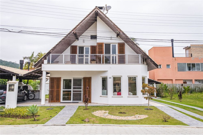 Casa com 4 Quartos à Venda,  em Cachoeira Do Bom Jesus - Florianópolis