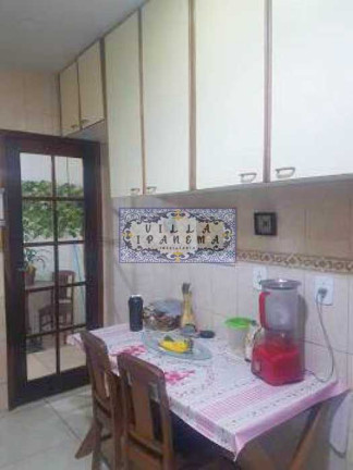 Imagem Imóvel com 3 Quartos à Venda, 180 m² em Tijuca - Rio De Janeiro Imagem Imóvel com 3 Quartos à Venda, 180 m² em Tijuca - Rio De Janeiro