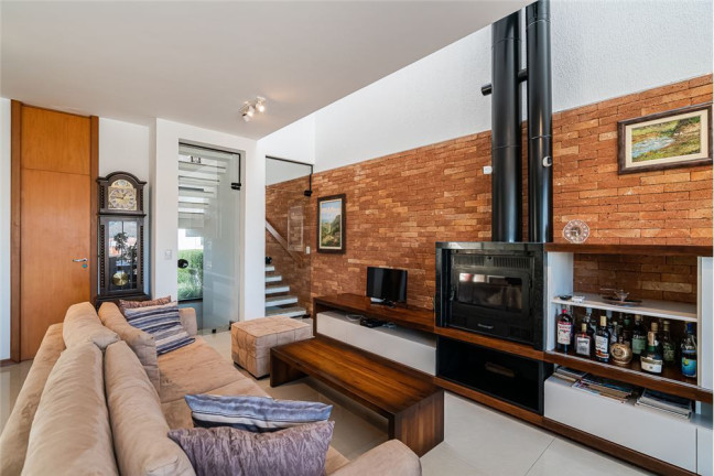 Imagem Casa com 2 Quartos à Venda, em Medianeira - Porto Alegre Imagem Casa com 2 Quartos à Venda, em Medianeira - Porto Alegre
