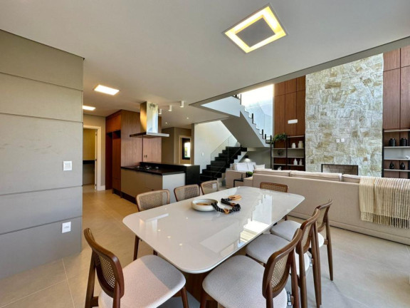 Imagem Casa com 4 Quartos à Venda, 225 m² em Marina - Xangri-la Imagem Casa com 4 Quartos à Venda, 225 m² em Marina - Xangri-la