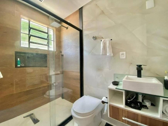 Imagem Casa com 4 Quartos à Venda, 233 m² em Menino Deus - Porto Alegre Imagem Casa com 4 Quartos à Venda, 233 m² em Menino Deus - Porto Alegre
