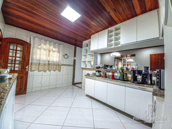 Imagem Casa com 3 Quartos à Venda, 250 m² em Pessegueiros - Teresópolis Imagem Casa com 3 Quartos à Venda, 250 m² em Pessegueiros - Teresópolis
