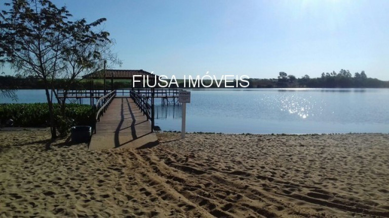 Casa com 3 Quartos à Venda,  em Condominio - Miguelópolis
