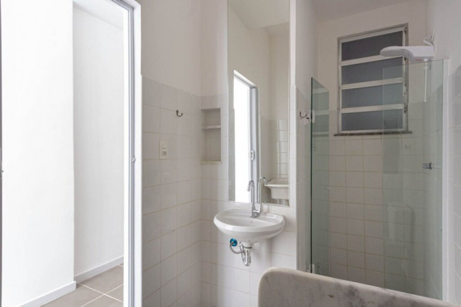 Imagem Imóvel com 1 Quarto à Venda, 30 m² em Copacabana - Rio De Janeiro Imagem Imóvel com 1 Quarto à Venda, 30 m² em Copacabana - Rio De Janeiro