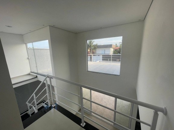 Imagem Casa com 4 Quartos à Venda, 350 m² em Maria Helena Novaes - Peruíbe Imagem Casa com 4 Quartos à Venda, 350 m² em Maria Helena Novaes - Peruíbe