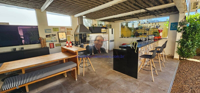 Imagem Casa com 4 Quartos à Venda, 332 m² em Barueri Imagem Casa com 4 Quartos à Venda, 332 m² em Barueri