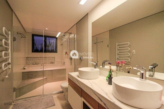 Imagem Casa com 4 Quartos à Venda, 648 m² Imagem Casa com 4 Quartos à Venda, 648 m²