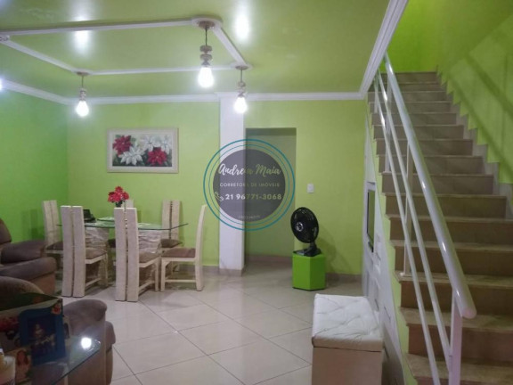 Imagem Casa com 4 Quartos à Venda, 150 m²