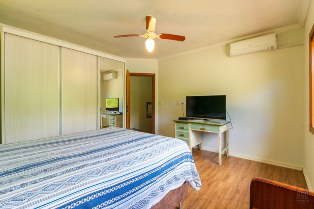 Imagem Casa com 3 Quartos à Venda, 197 m² em Hípica - Porto Alegre Imagem Casa com 3 Quartos à Venda, 197 m² em Hípica - Porto Alegre