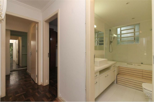 Imagem Imóvel com 2 Quartos à Venda, em Moinhos De Vento - Porto Alegre Imagem Imóvel com 2 Quartos à Venda, em Moinhos De Vento - Porto Alegre