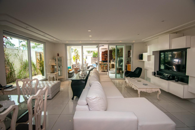Imagem Casa com 4 Quartos à Venda, 400 m² em Barra Da Tijuca - Rio De Janeiro Imagem Casa com 4 Quartos à Venda, 400 m² em Barra Da Tijuca - Rio De Janeiro