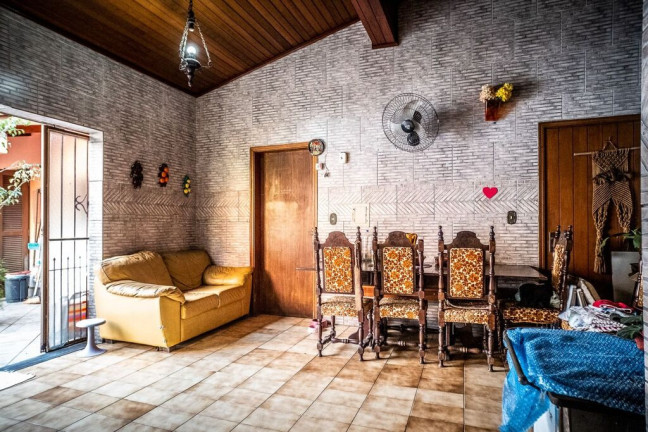 Imagem Casa com 3 Quartos à Venda, 247 m² em Jardim Planalto - Porto Alegre Imagem Casa com 3 Quartos à Venda, 247 m² em Jardim Planalto - Porto Alegre