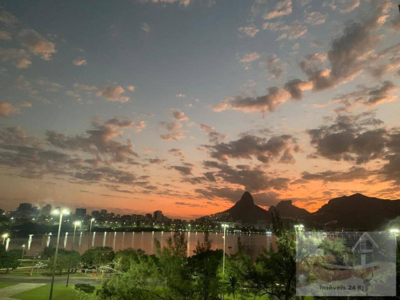 Imagem Apartamento com 3 Quartos à Venda, 227 m² em Lagoa - Rio De Janeiro Imagem Apartamento com 3 Quartos à Venda, 227 m² em Lagoa - Rio De Janeiro