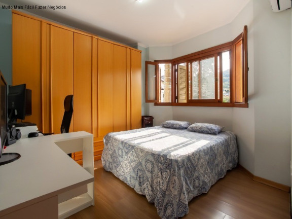 Imagem Sobrado com 3 Quartos à Venda, 266 m² em Aberta Dos Morros - Porto Alegre Imagem Sobrado com 3 Quartos à Venda, 266 m² em Aberta Dos Morros - Porto Alegre