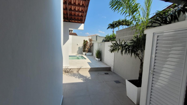 Imagem Casa com 3 Quartos à Venda, 305 m² em América - Joinville