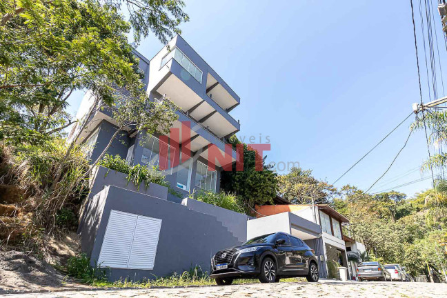 Casa com 4 Quartos à Venda, 436 m² em Vila Progresso - Niterói