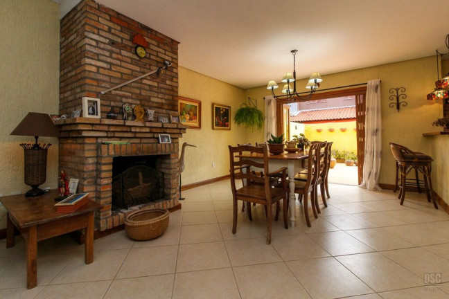 Imagem Casa com 3 Quartos à Venda, 197 m² em Hípica - Porto Alegre Imagem Casa com 3 Quartos à Venda, 197 m² em Hípica - Porto Alegre