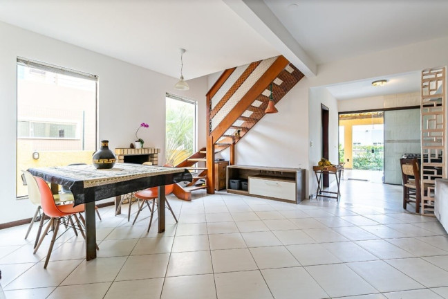 Imagem Casa com 6 Quartos à Venda, 222 m² em Campeche - Florianópolis