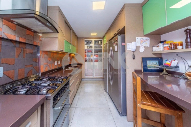 Imagem Apartamento com 3 Quartos à Venda, 240 m² em Moinhos De Vento - Porto Alegre
