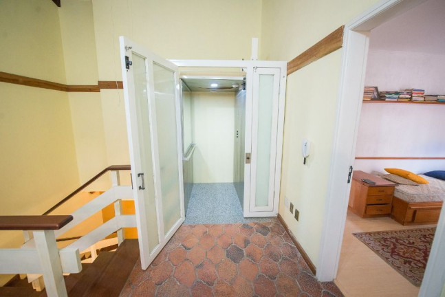 Imagem Casa com 4 Quartos à Venda, 272 m² em Rio Branco - Porto Alegre Imagem Casa com 4 Quartos à Venda, 272 m² em Rio Branco - Porto Alegre