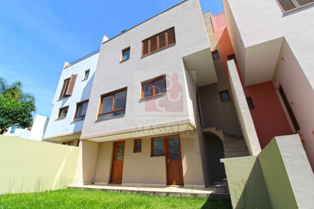 Imagem Casa com 3 Quartos à Venda, 240 m² em Vila Nova - Porto Alegre Imagem Casa com 3 Quartos à Venda, 240 m² em Vila Nova - Porto Alegre