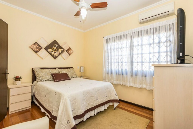 Imagem Imóvel com 4 Quartos à Venda, em Jardim Itu - Porto Alegre Imagem Imóvel com 4 Quartos à Venda, em Jardim Itu - Porto Alegre