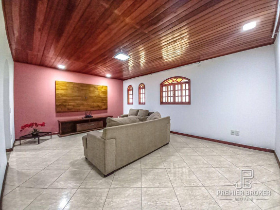 Imagem Casa com 3 Quartos à Venda, 250 m² em Pessegueiros - Teresópolis Imagem Casa com 3 Quartos à Venda, 250 m² em Pessegueiros - Teresópolis