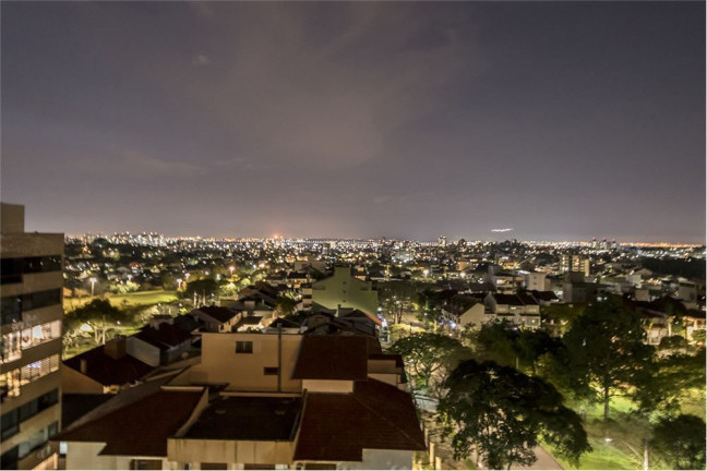 Imagem Imóvel com 4 Quartos à Venda, em Jardim Itu - Porto Alegre Imagem Imóvel com 4 Quartos à Venda, em Jardim Itu - Porto Alegre