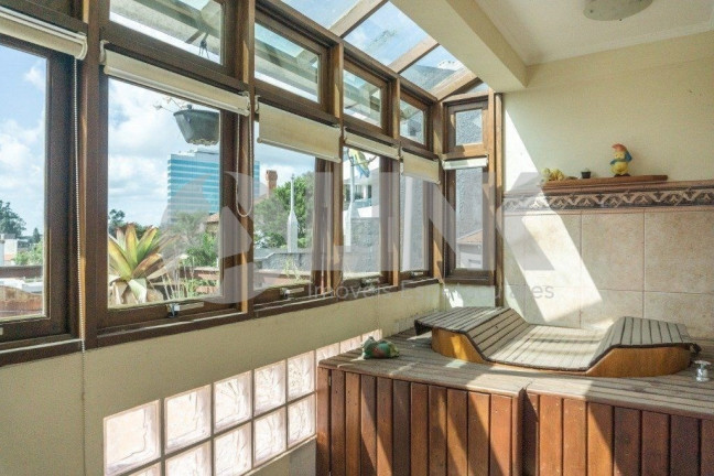 Imagem Casa com 5 Quartos à Venda, 297 m² em Chácara Das Pedras - Porto Alegre Imagem Casa com 5 Quartos à Venda, 297 m² em Chácara Das Pedras - Porto Alegre
