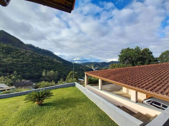 Casa com 5 Quartos à Venda,  em Vale Dos Pinheiros - Nova Friburgo