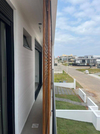 Imagem Casa com 3 Quartos à Venda, em Rio Tavares - Florianópolis Imagem Casa com 3 Quartos à Venda, em Rio Tavares - Florianópolis