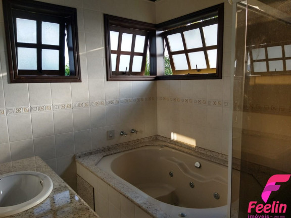Imagem Casa com 5 Quartos à Venda, 379 m² em Campeche - Florianópolis Imagem Casa com 5 Quartos à Venda, 379 m² em Campeche - Florianópolis