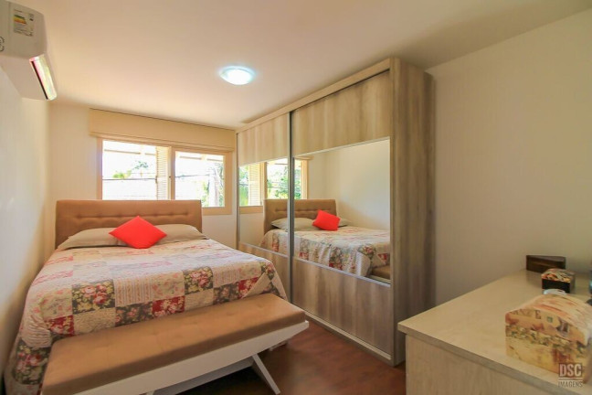 Imagem Casa de Condomínio com 2 Quartos à Venda, 122 m² em Ipanema - Porto Alegre