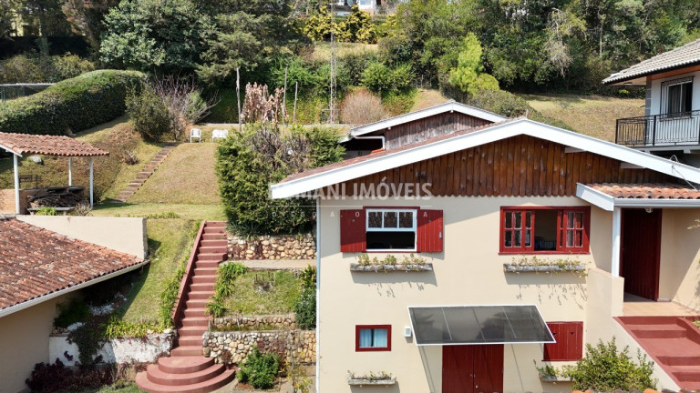 Imagem Casa com 3 Quartos à Venda, 257 m² em Região Da Vila Inglesa - Campos Do Jordão Imagem Casa com 3 Quartos à Venda, 257 m² em Região Da Vila Inglesa - Campos Do Jordão