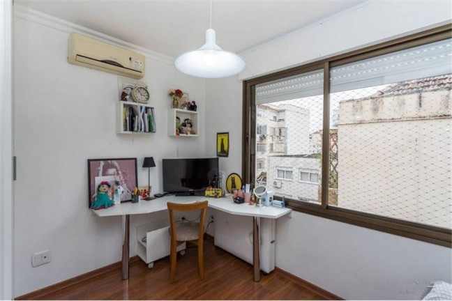 Imagem Imóvel com 4 Quartos à Venda, em Moinhos De Vento - Porto Alegre Imagem Imóvel com 4 Quartos à Venda, em Moinhos De Vento - Porto Alegre
