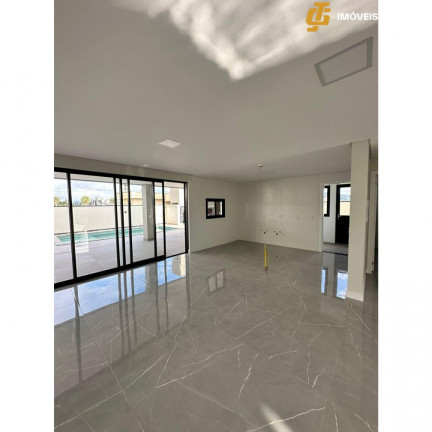 Imagem Casa com 4 Quartos à Venda, 265 m² em Caledônia - Camboriú Imagem Casa com 4 Quartos à Venda, 265 m² em Caledônia - Camboriú