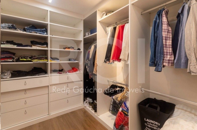 Imagem Casa com 3 Quartos à Venda, 240 m² em Jardim Itu - Porto Alegre Imagem Casa com 3 Quartos à Venda, 240 m² em Jardim Itu - Porto Alegre