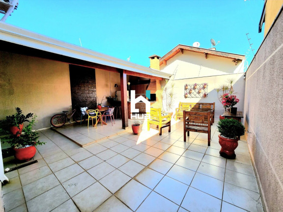 Imagem Casa com 3 Quartos à Venda, 150 m²
