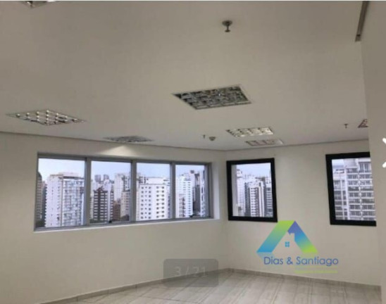 Sala Comercial à Venda, 44 m² em Moema - São Paulo