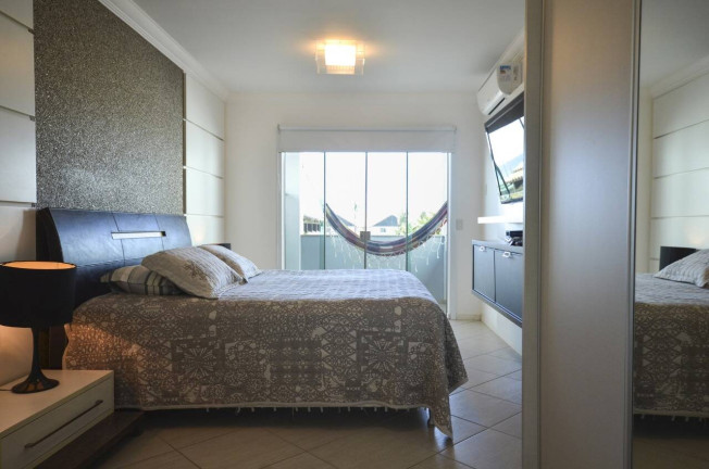 Imagem Casa com 4 Quartos para Temporada, em Mariscal - Bombinhas Imagem Casa com 4 Quartos para Temporada, em Mariscal - Bombinhas