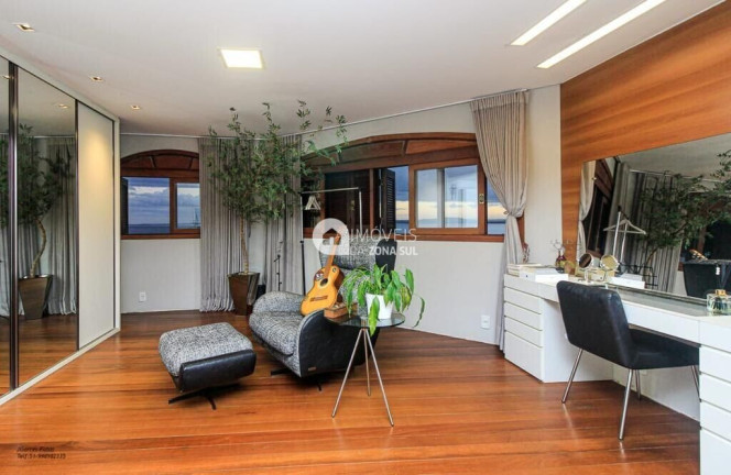 Imagem Casa com 4 Quartos à Venda, 648 m² Imagem Casa com 4 Quartos à Venda, 648 m²