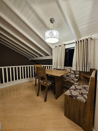 Imagem Casa com 3 Quartos à Venda, 275 m² em Capão Raso - Curitiba Imagem Casa com 3 Quartos à Venda, 275 m² em Capão Raso - Curitiba
