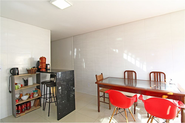 Imagem Casa com 3 Quartos à Venda, em Guarujá - Porto Alegre Imagem Casa com 3 Quartos à Venda, em Guarujá - Porto Alegre