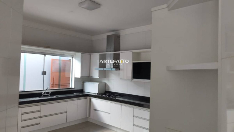 Imagem Casa com 4 Quartos à Venda, 240 m² Imagem Casa com 4 Quartos à Venda, 240 m²