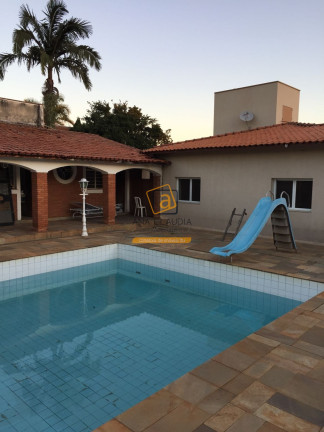 Casa com 5 Quartos à Venda,  em Brasil - Itu