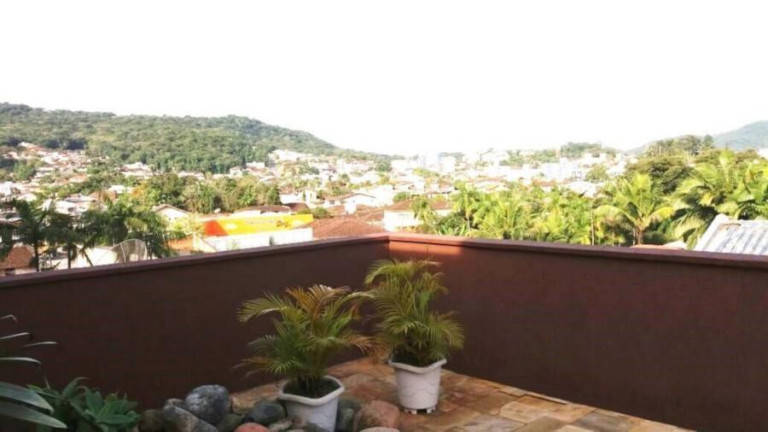 Imagem Casa com 4 Quartos à Venda, 405 m² em Bom Retiro - Joinville Imagem Casa com 4 Quartos à Venda, 405 m² em Bom Retiro - Joinville