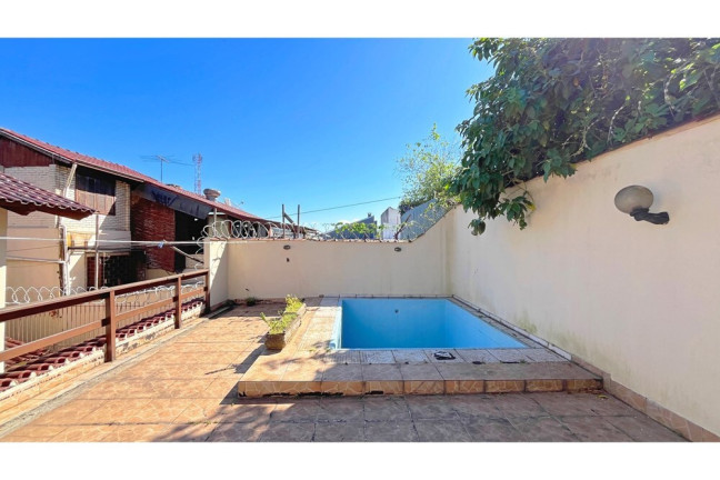Imagem Casa com 3 Quartos à Venda, 229 m² em Ipanema - Porto Alegre Imagem Casa com 3 Quartos à Venda, 229 m² em Ipanema - Porto Alegre