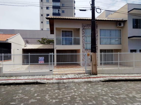 Imagem Casa com 4 Quartos à Venda, 240 m² em Balneário Piçarras Imagem Casa com 4 Quartos à Venda, 240 m² em Balneário Piçarras