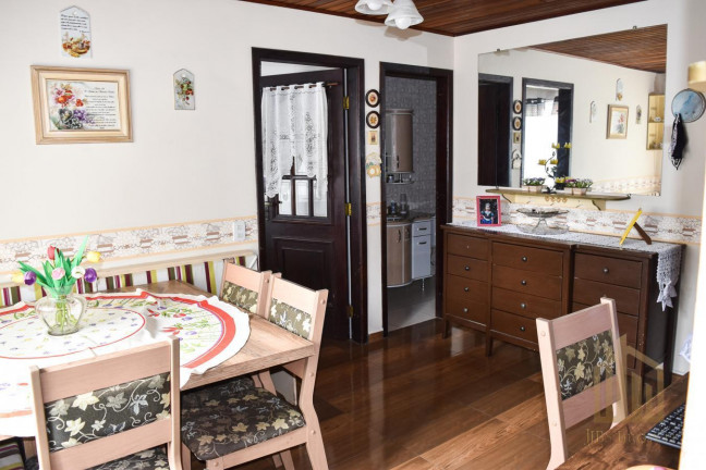 Imagem Casa com 2 Quartos à Venda, 186 m² em Cajuru - Curitiba