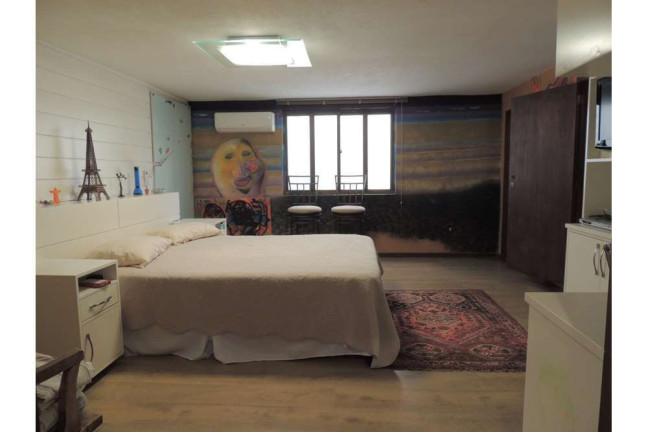 Imagem Casa com 5 Quartos à Venda, em Cristal - Porto Alegre Imagem Casa com 5 Quartos à Venda, em Cristal - Porto Alegre